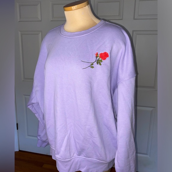 Lavender Rose Sweatshirt | Medium | Spring Floral - Picture 10 of 10